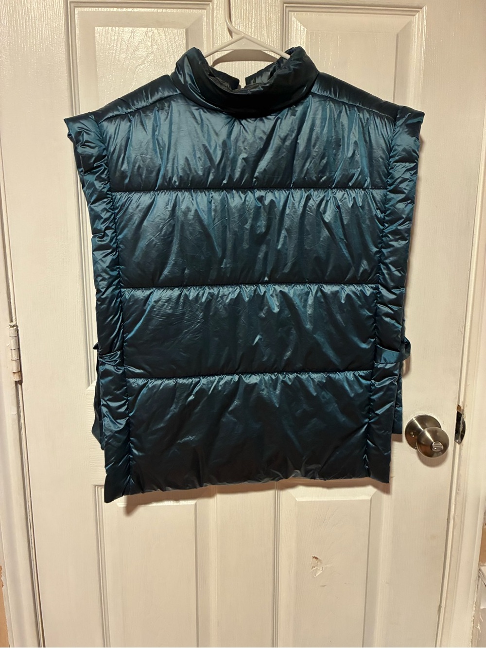 Anthropologie Pilero Packable Puffer Vest Side Tie Metallic
Blue One Size - Picture 6 of 6